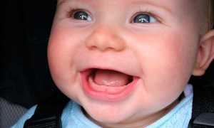 Когда появляются первые зубы у младенцев