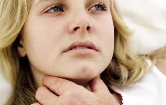 Опухлость и воспаление язычка в горле причины и лечение
