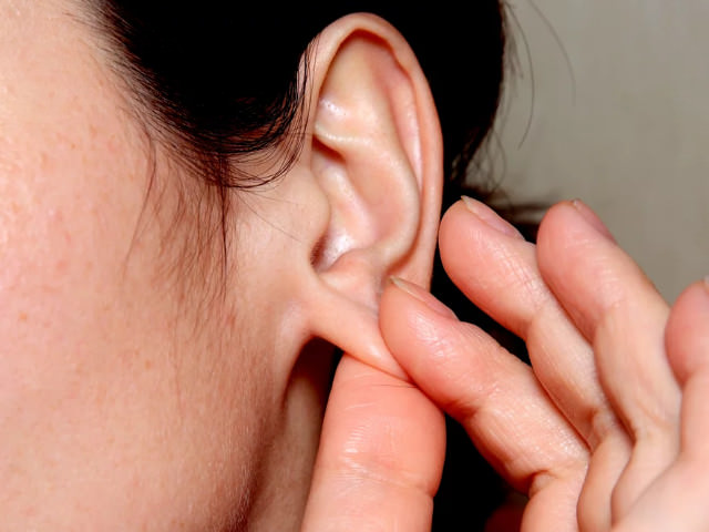 Массажная техника для улучшения слуха