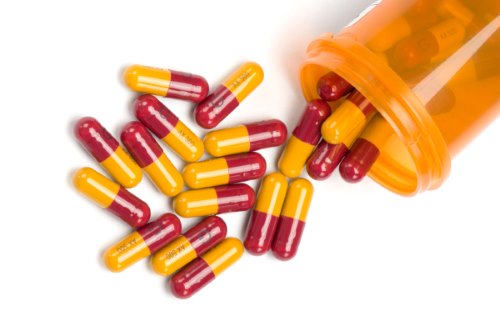 Антибиотики применяют в случаях с осложнениями