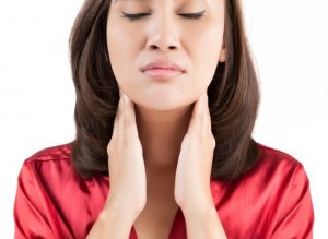 Причины, симптомы и лечение мокроты в горле без кашля