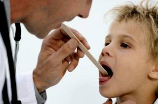 Лечение воспаления миндалин в горле и где расположены гланды у взрослых