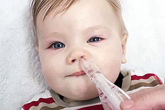 Как промыть нос маленькому ребенку